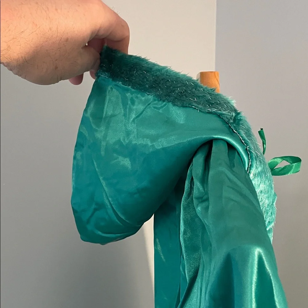 Kids Green Hooded Cape with fur trim new - Picture 7 of 9